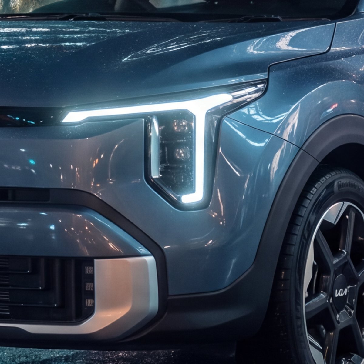 Close view of the vertical LED headlamp and daytime running light